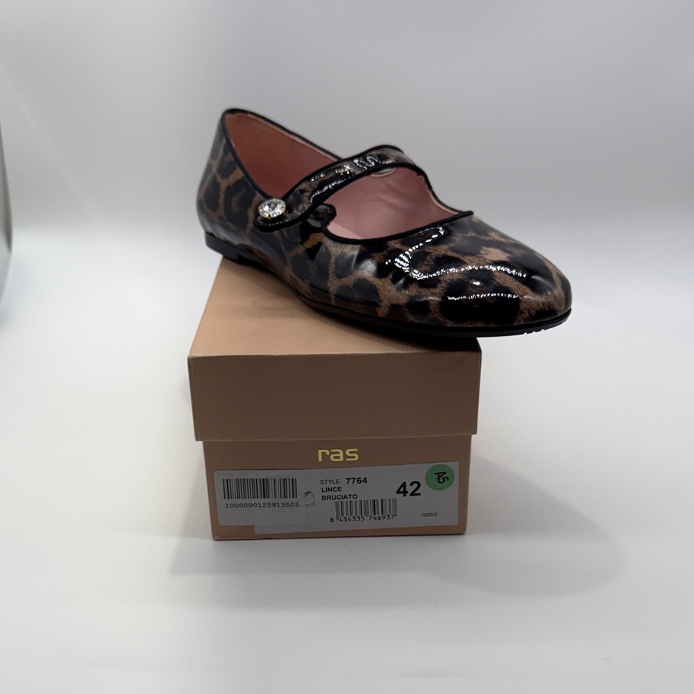 Ras Women's Leopard Print Mary Jane Flats